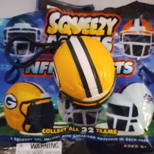 NFL Squeezy Mates Helmets Keychain NWOT Green Bay Packers